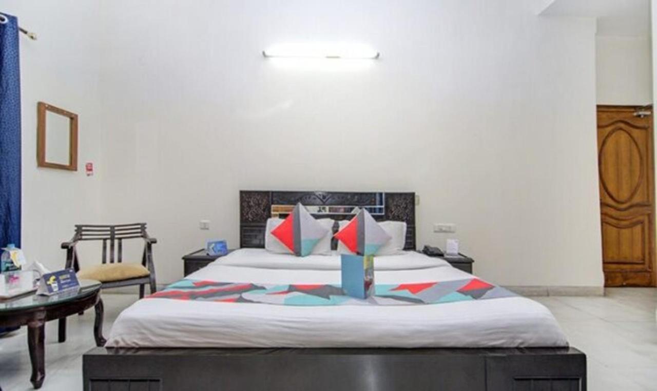 Fabexpress Ashray Hotel Noida Exterior photo