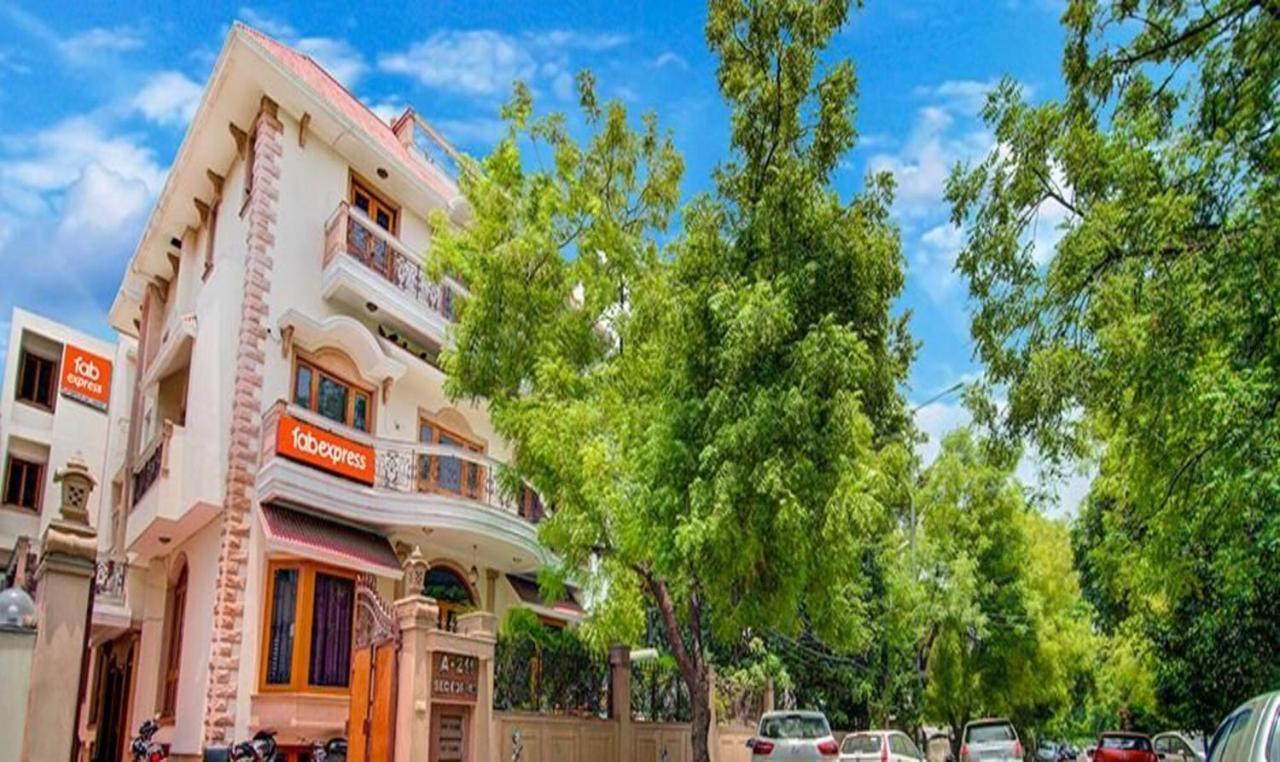Fabexpress Ashray Hotel Noida Exterior photo