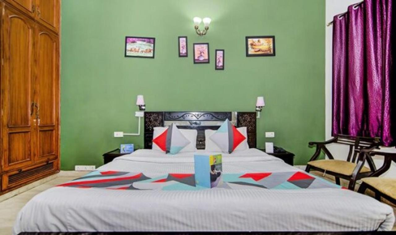 Fabexpress Ashray Hotel Noida Exterior photo
