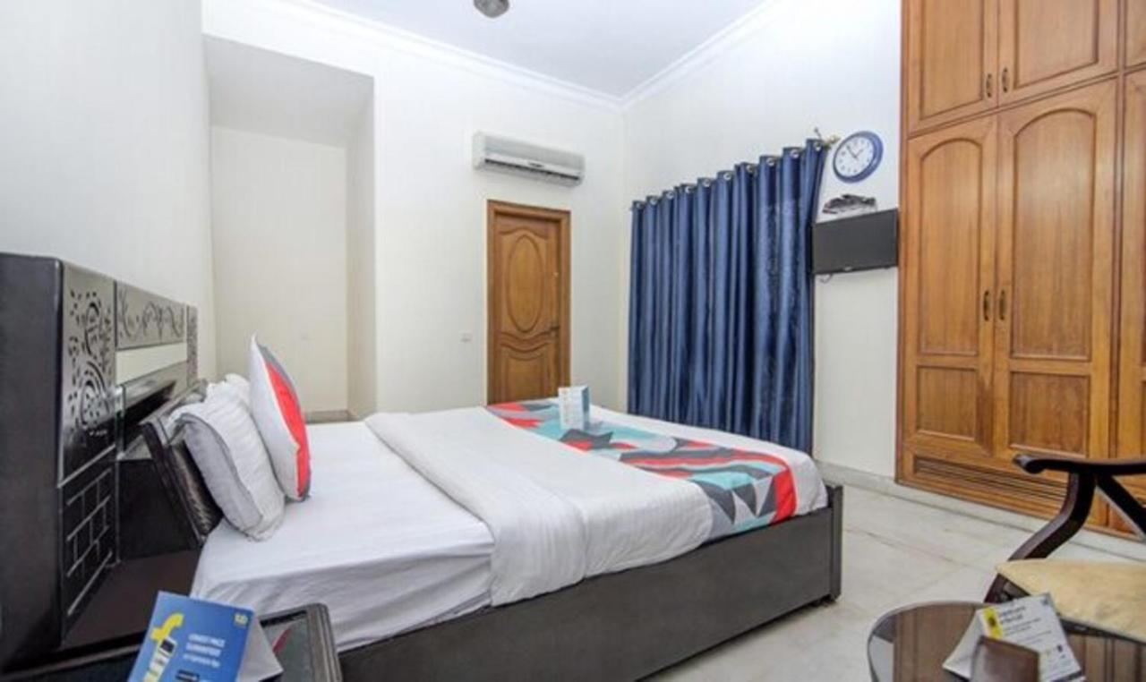 Fabexpress Ashray Hotel Noida Exterior photo