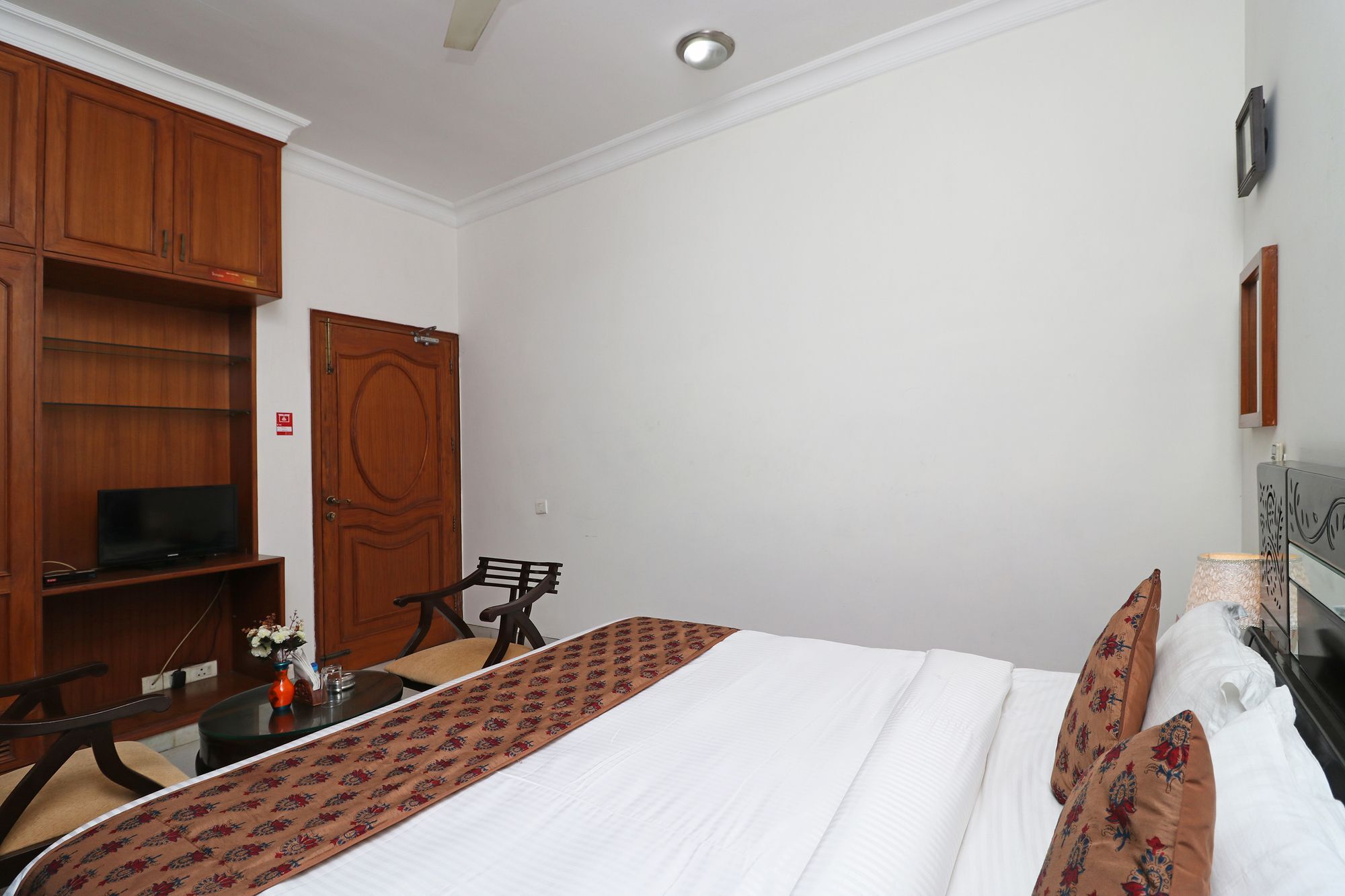 Fabexpress Ashray Hotel Noida Exterior photo