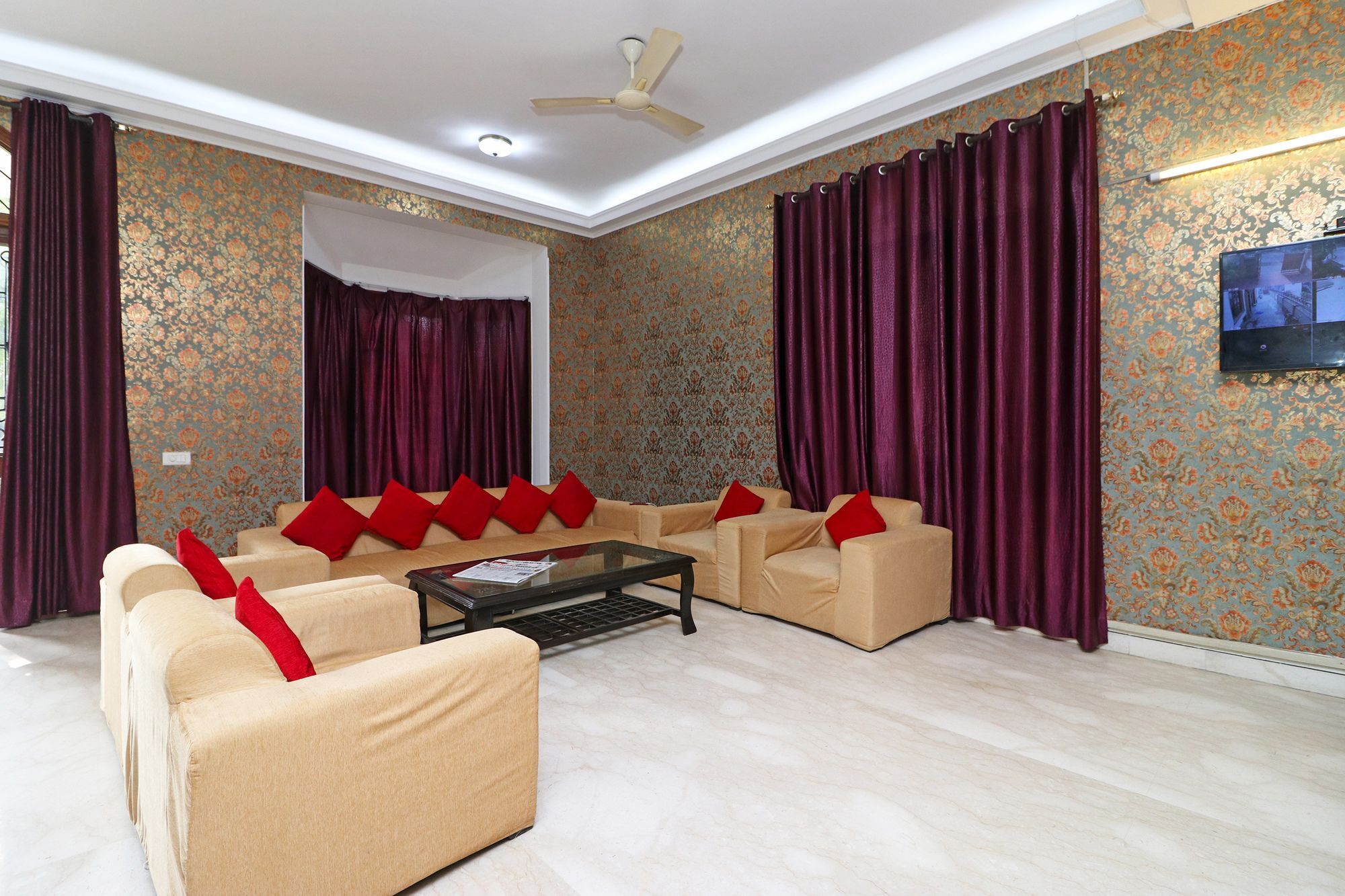 Fabexpress Ashray Hotel Noida Exterior photo