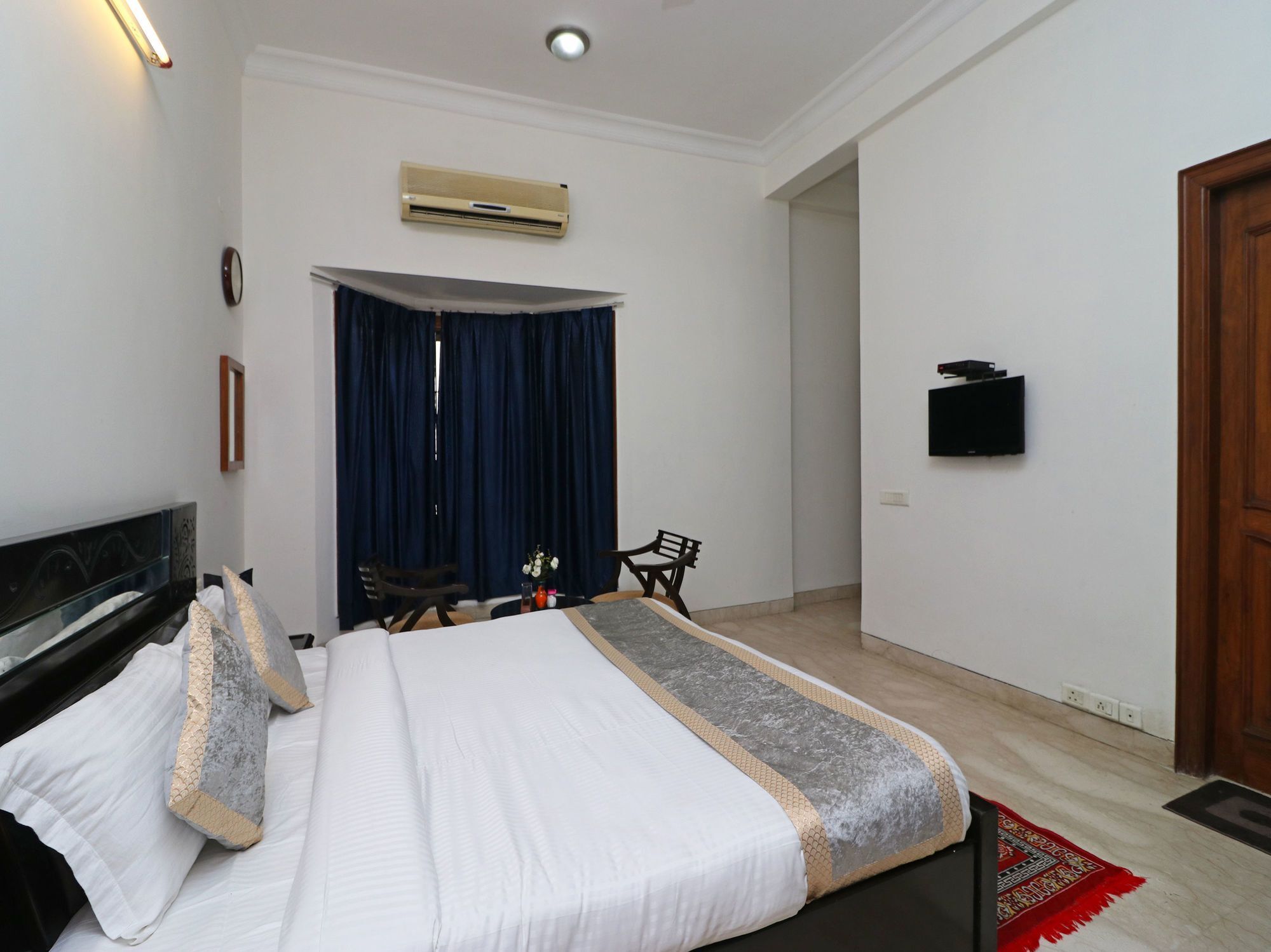 Fabexpress Ashray Hotel Noida Exterior photo