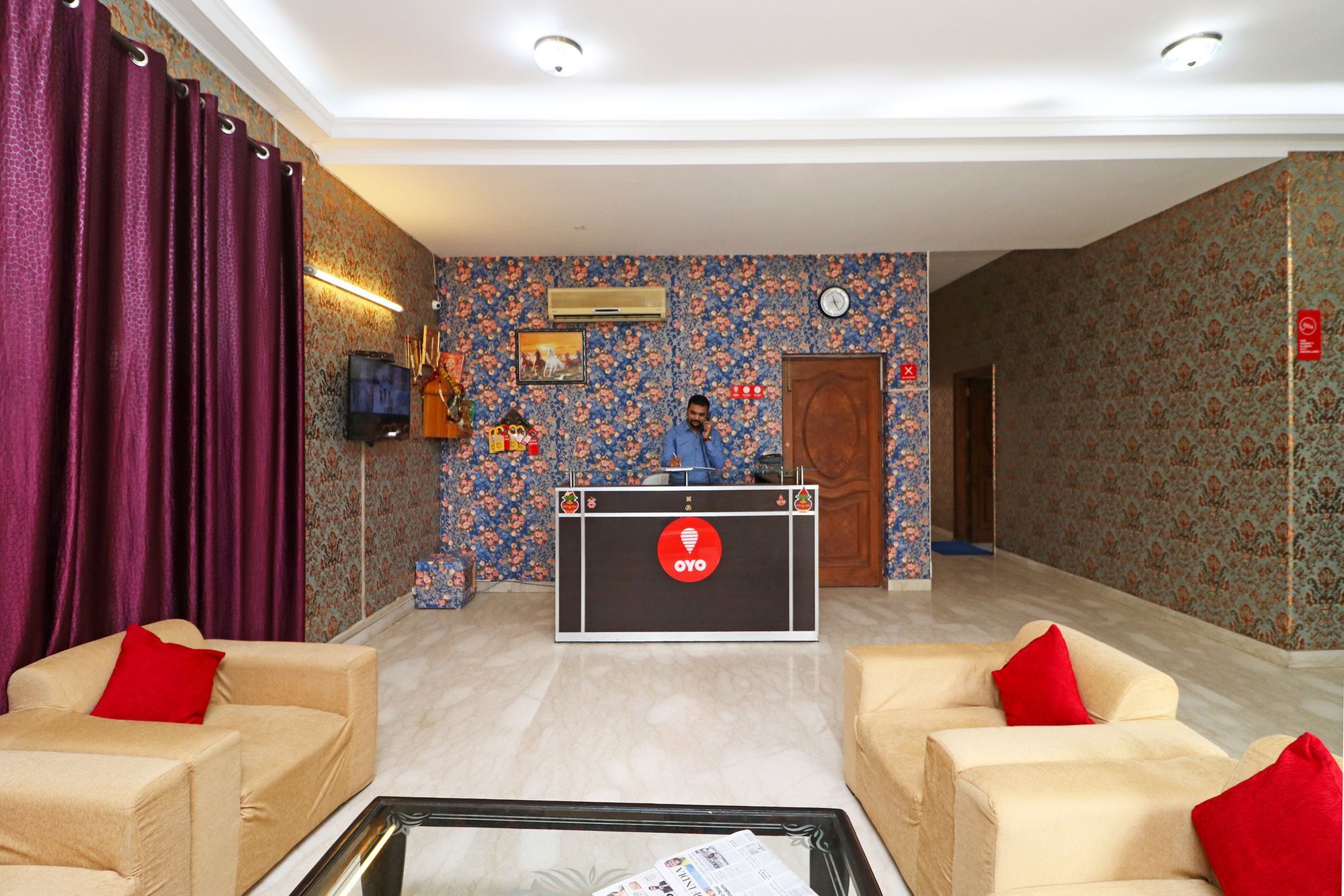 Fabexpress Ashray Hotel Noida Exterior photo